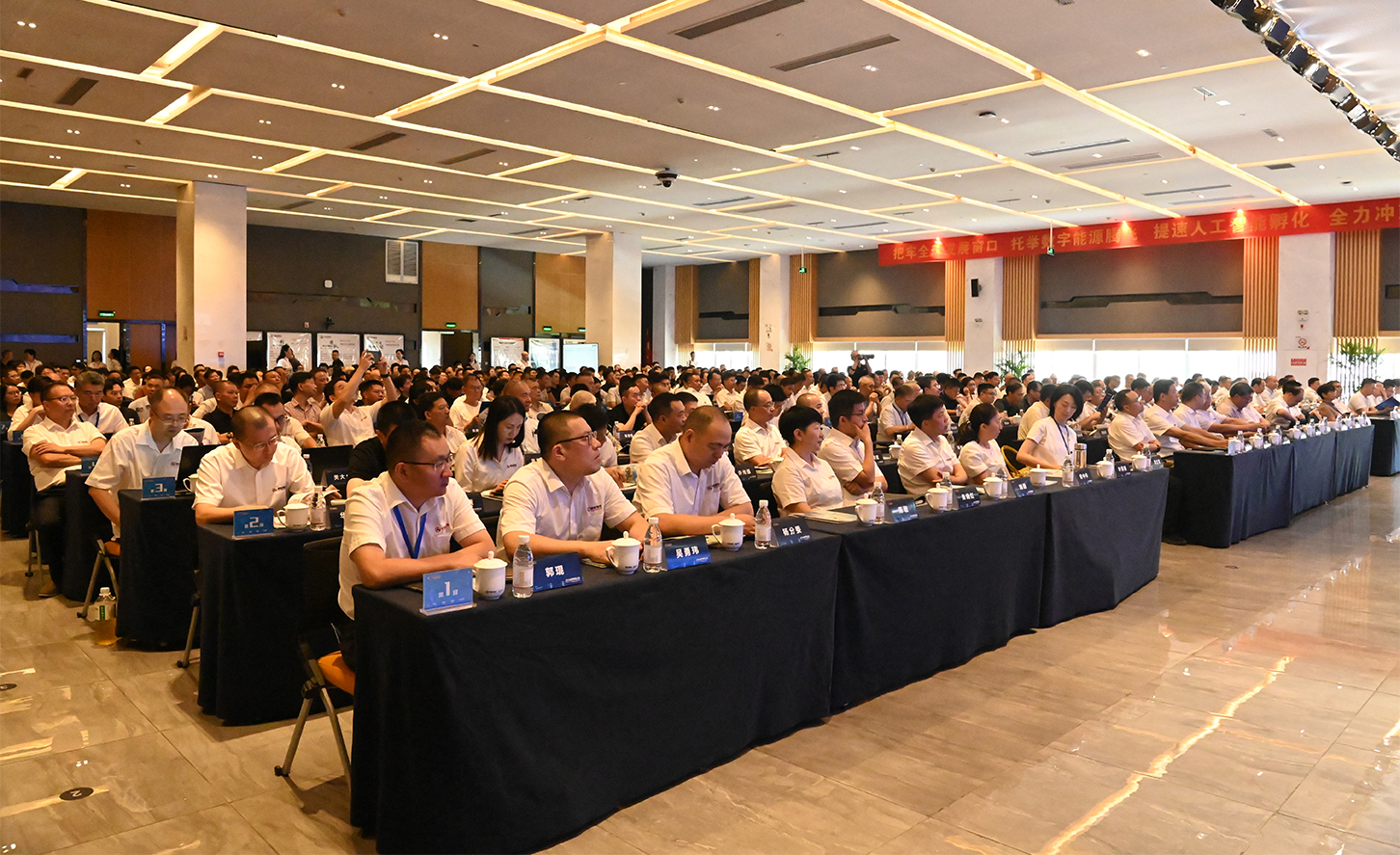 踔厲奮發(fā)四曲線，乘風破浪十五五——銀輪股份2025年度戰(zhàn)略研討會綜述